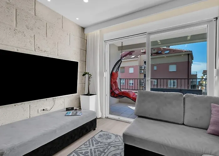 Cliffside Breeze Makarska