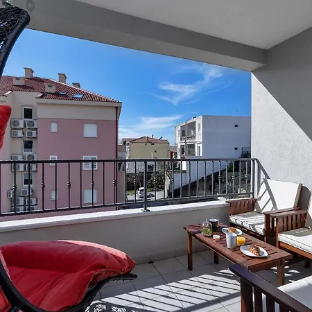 Cliffside Breeze Apartment *