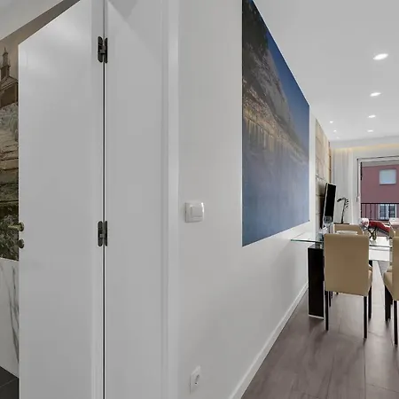 Cliffside Breeze Apartment *