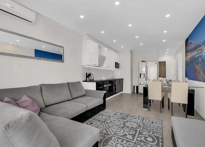 Cliffside Breeze Makarska